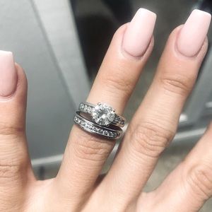14k White gold engagement set. 1.14 carat round brilliant center stone.